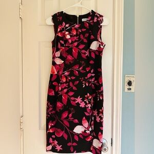 Calvin Klein Red Black Floral Crepe Sheath Dress size 6P.